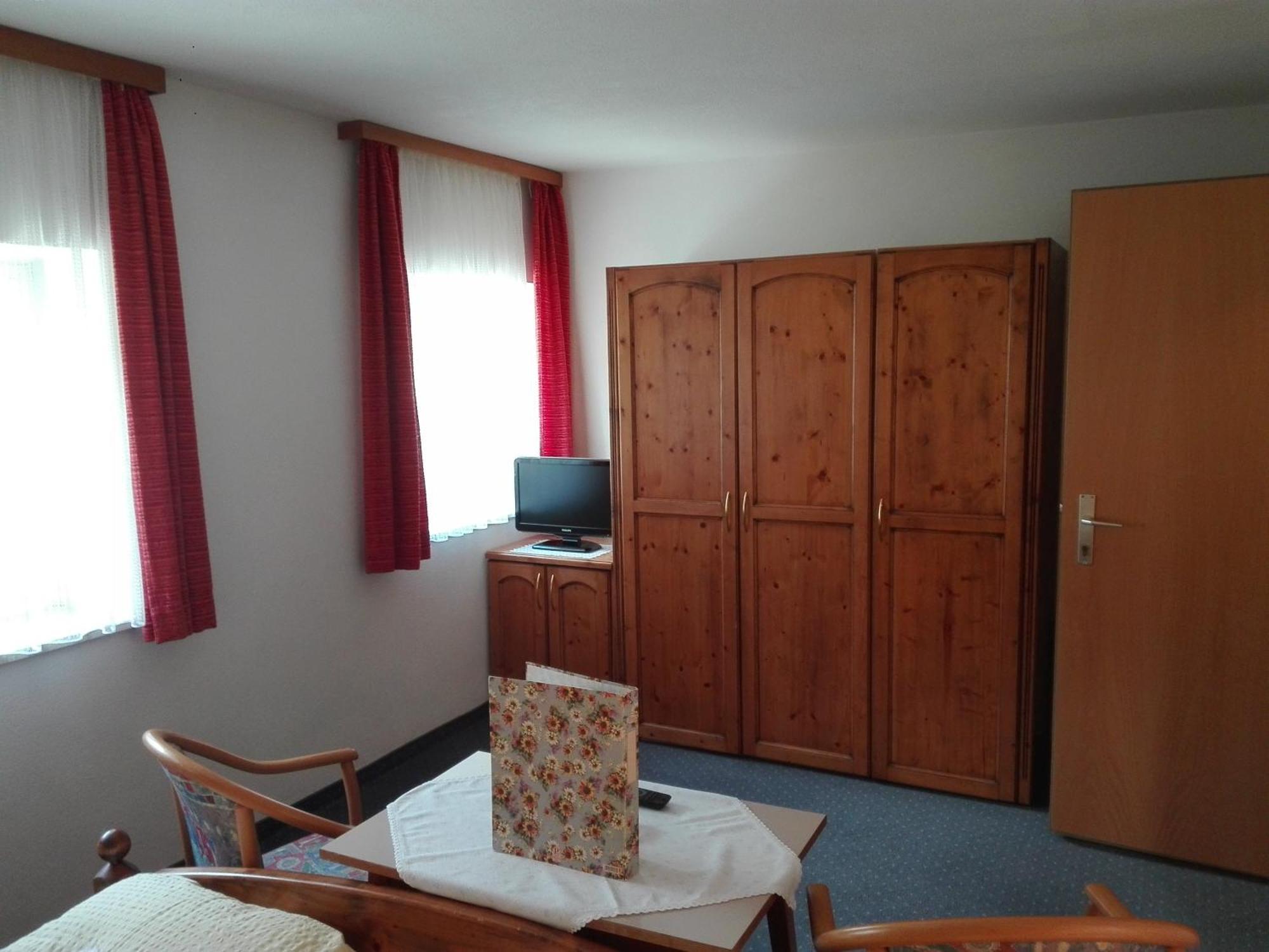 Hotel Haselried Tirolo Exterior photo