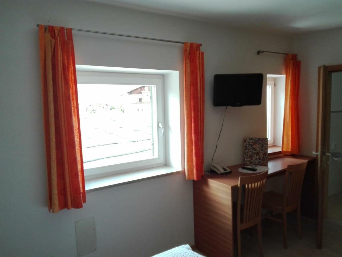 Hotel Haselried Tirolo Exterior photo