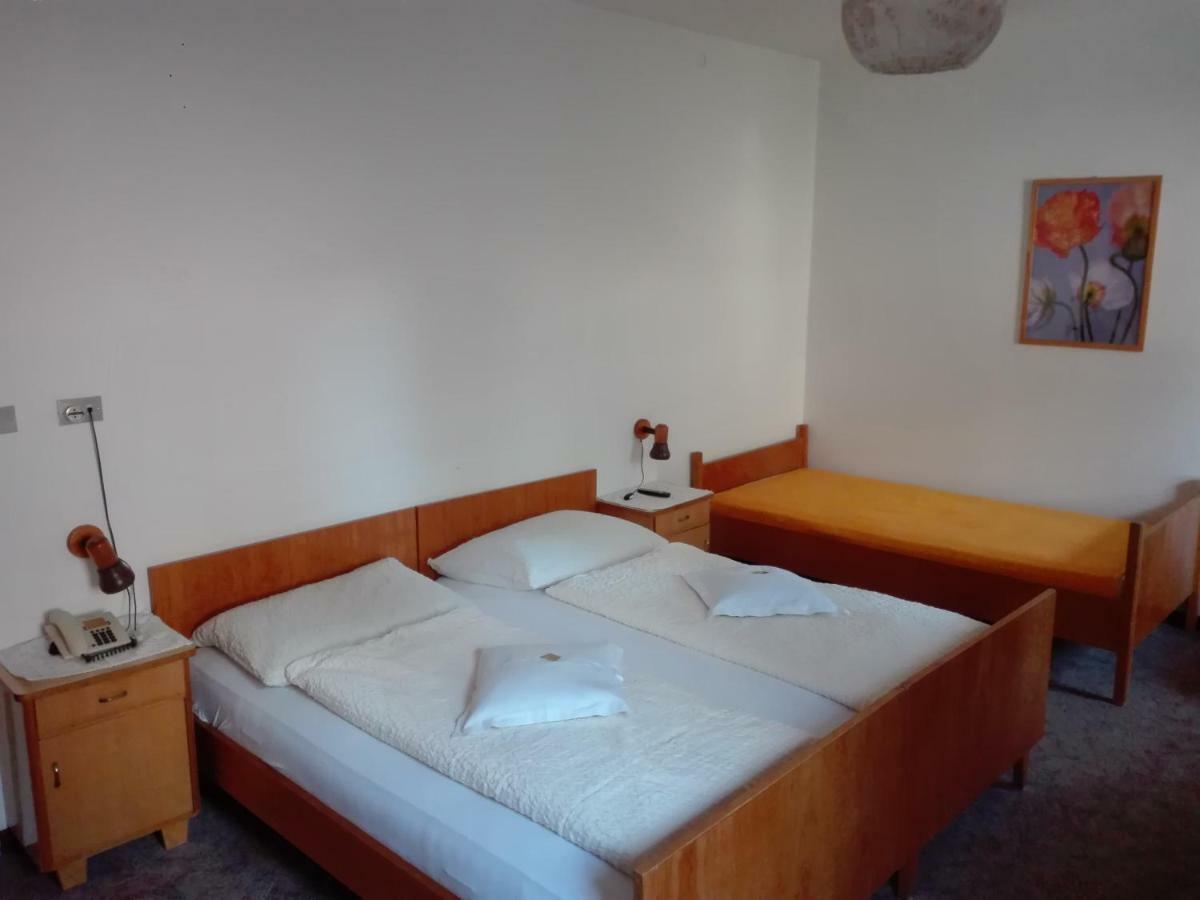 Hotel Haselried Tirolo Exterior photo