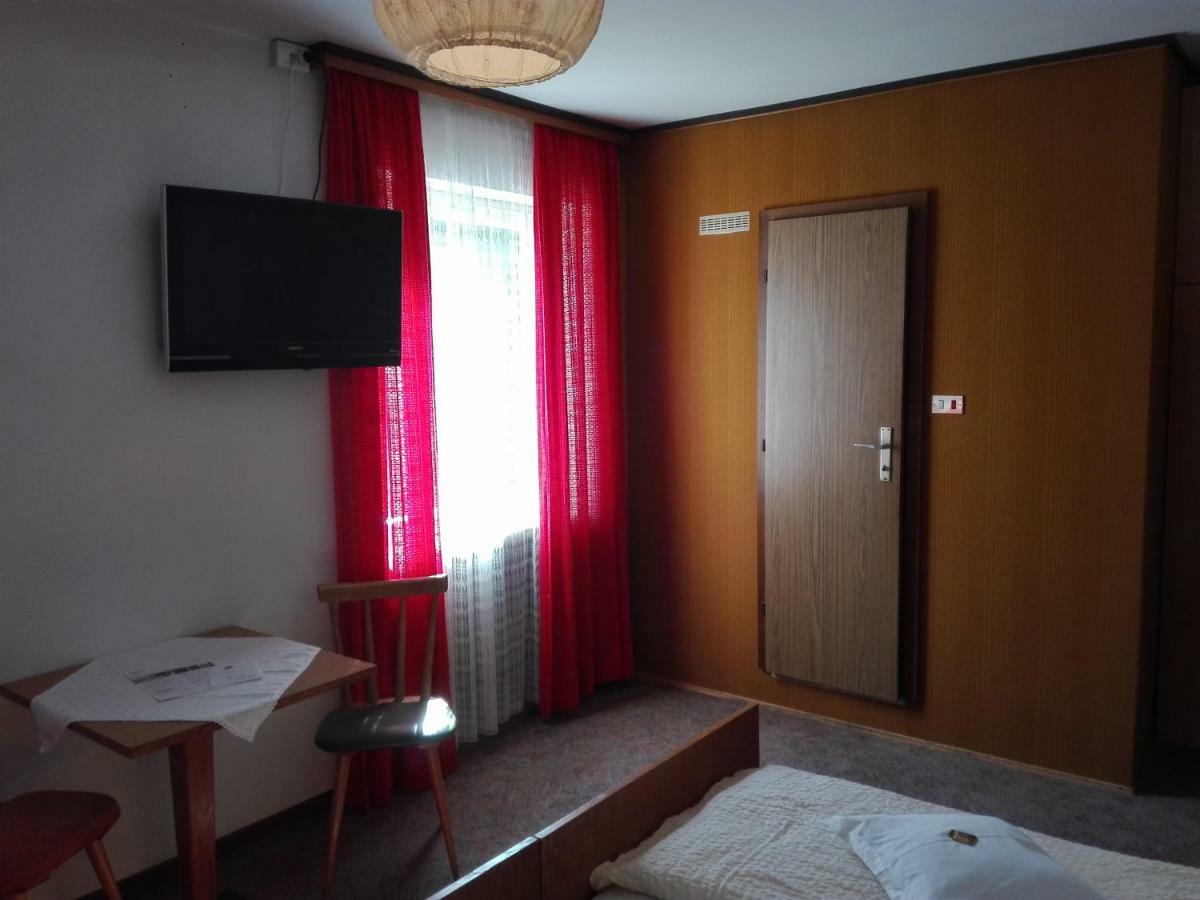 Hotel Haselried Tirolo Exterior photo