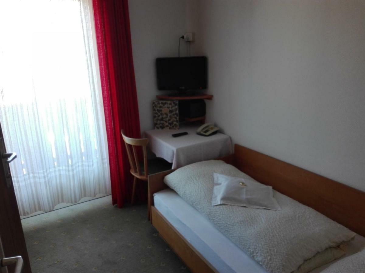 Hotel Haselried Tirolo Exterior photo